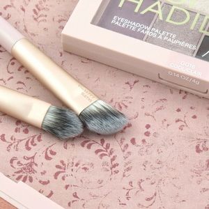 2pcs Gigi Hadid Eyeshadow Contour & Brush